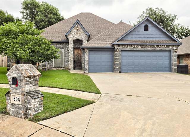 Property at 604 Eastmoor Ct, Moore, OK 73160, 3 beds, 2.5 baths