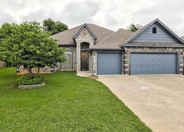 Property at 604 Eastmoor Ct, Moore, OK 73160, 3 beds, 2.5 baths