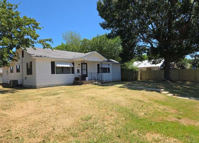 Property at 627 N Tucker Ave, Shawnee, OK 74801, 3 beds, 2 baths