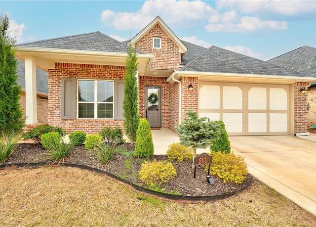 Property at 200 Pont De Normandie Ct, Edmond, OK 73034, 3 beds, 2 baths
