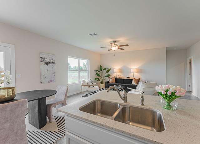 Property at 1041 County Street 2910, Tuttle, OK 73089, 6 beds, 2.5 baths