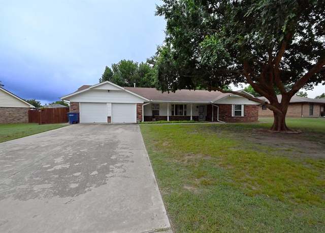 Property at 117 E Lakehurst Dr, Stillwater, OK 74075, 4 beds, 3 baths