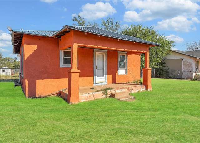 Property at 1114 N 3rd St, Sayre, OK 73662, 2 beds, 1 bath