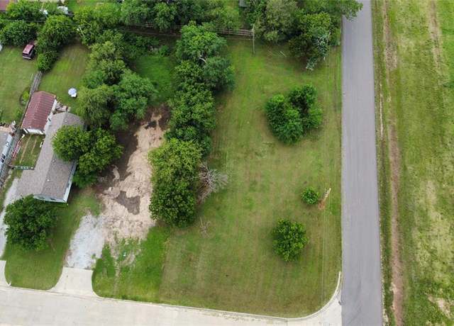 Property at 200 NE 2nd St, Moore, OK 73160