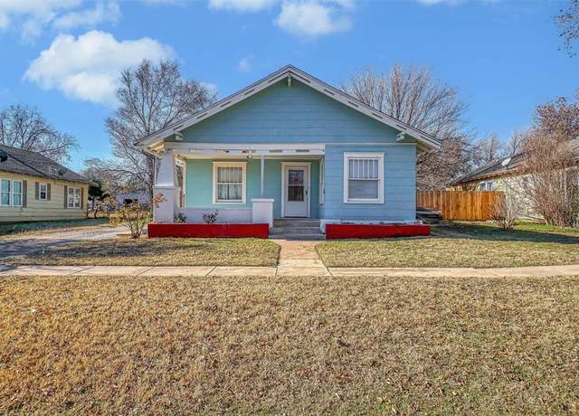 Property at 412 S 11th St, Clinton, OK 73601, 3 beds, 2 baths