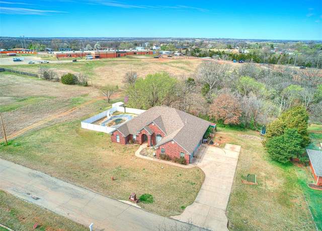 Property at 111 Key Dr, Wellston, OK 74881, 4 beds, 3.5 baths