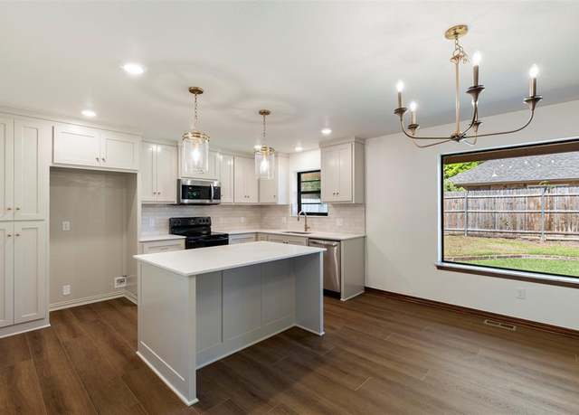 Property at 2105 Raintree Rd, Edmond, OK 73013, 3 beds, 2 baths