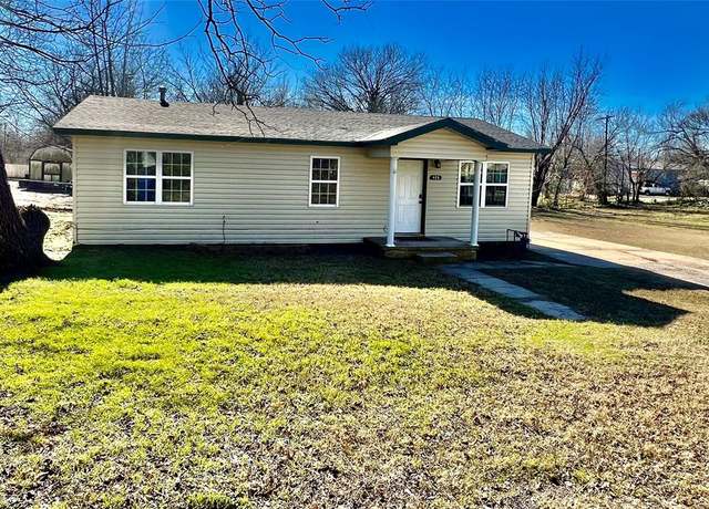 Property at 125 E 1st St, Stratford, OK 74872, 3 beds, 1 bath