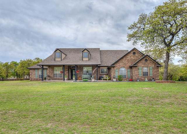 Property at 415 Hunt Club Rd, Blanchard, OK 73010, 4 beds, 2 baths