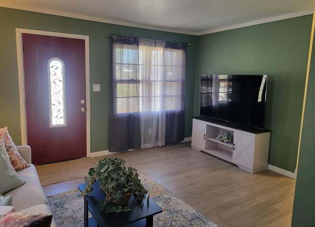 Property at 1201 California Ave, Chickasha, OK 73018, 3 beds, 1 bath