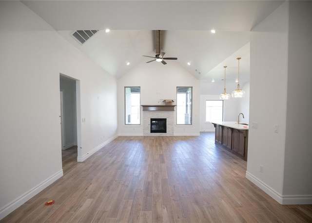 Property at 16021 Coneflower Dr, Edmond, OK 73013, 4 beds, 3 baths