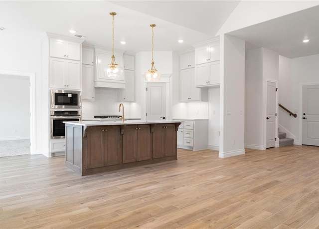 Property at 16021 Coneflower Dr, Edmond, OK 73013, 4 beds, 3 baths