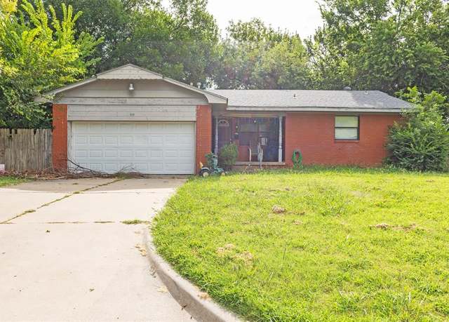 Property at 919 Canterbury Ave, Norman, OK 73069, 4 beds, 2 baths