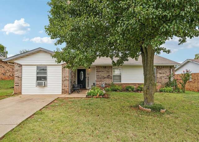 Property at 613 W Taylor St, Purcell, OK 73080, 4 beds, 2 baths