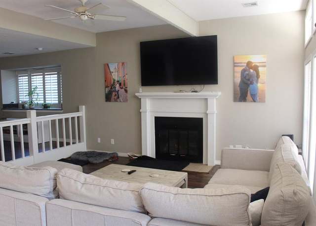 Property at 441 NW Chimney Creek Dr, Lawton, OK 73505, 2 beds, 2.5 baths