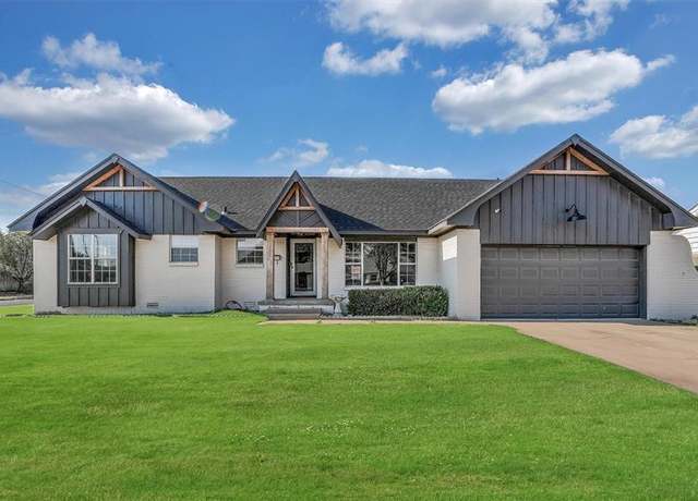 Property at 208 S Mockingbird Dr, Altus, OK 73521, 3 beds, 2 baths
