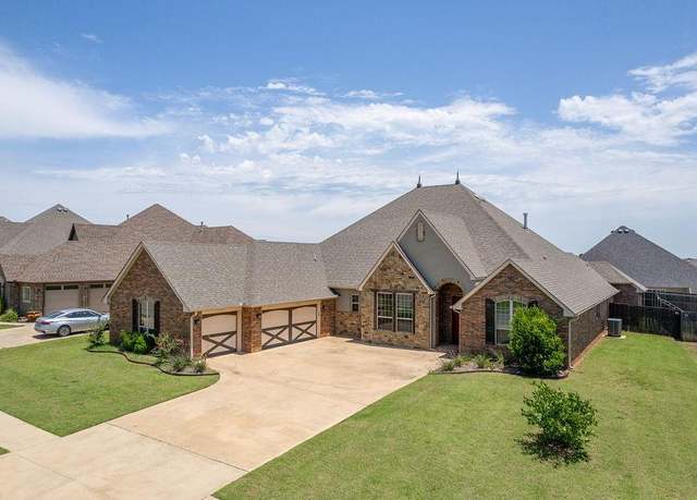 Property at 3000 Warwick Pl, Edmond, OK 73013, 4 beds, 3.5 baths