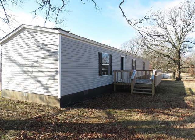 Property at 30 Arrowhead Dr, Canadian, OK 74425, 3 beds, 2 baths