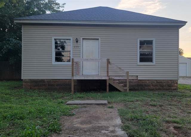 Property at 228 S 2nd St, Waukomis, OK 73773, 2 beds, 1 bath