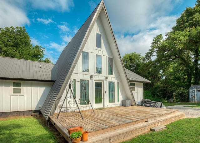 Property at 9001 S Coltrane Rd, Guthrie, OK 73044, 2 beds, 1 bath
