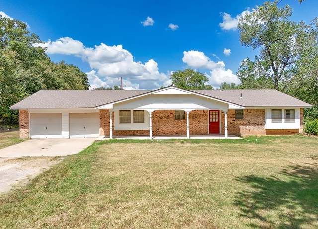 Property at 8 Rose Ln, Shawnee, OK 74801, 3 beds, 1.5 baths