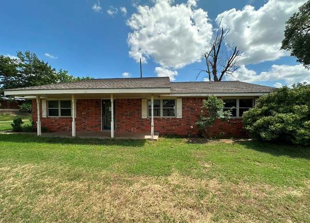 Property at 900 W Lakeview Rd, Elk City, OK 73644, 4 beds, 2.5 baths