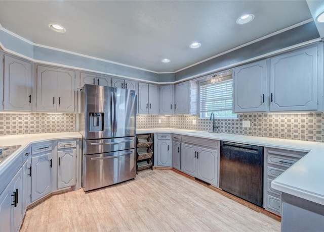 Property at 1506 W Walnut St, El Reno, OK 73036, 4 beds, 3.5 baths
