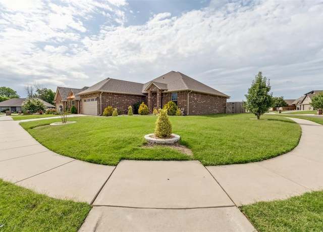 Property at 10816 NW 118th Pl, Yukon, OK 73099, 3 beds, 2 baths