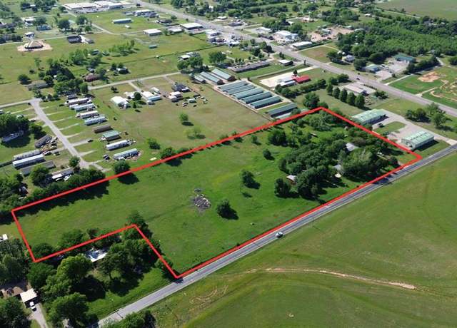 Property at 17 S Cemetery Rd, Tuttle, OK 73089, 5 beds, 2 baths