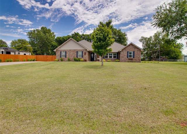 Property at 1015 N 3rd Ave, Stroud, OK 74079, 3 beds, 2 baths