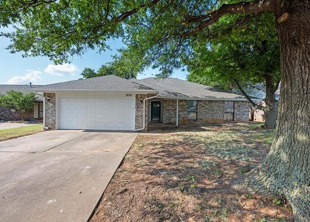Property at 2121 Shamrock Dr, Edmond, OK 73003, 3 beds, 2 baths