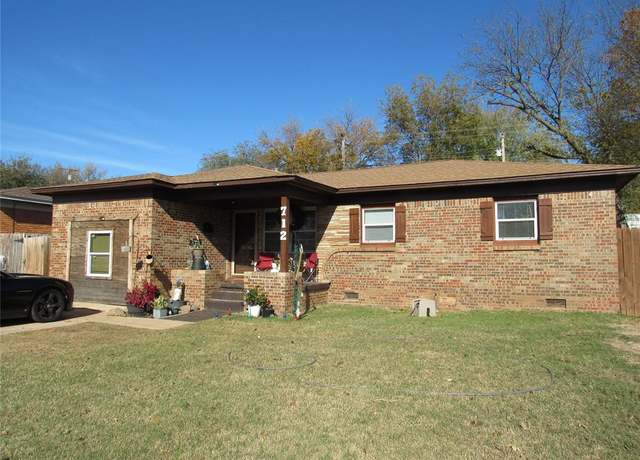Property at 712 Cinmac St, Lindsay, OK 73052, 4 beds, 1.5 baths