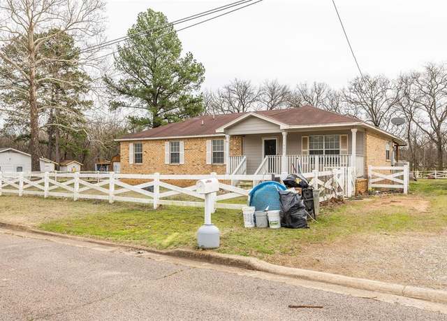 Property at 505 E Beech St, Durant, OK 74701, 3 beds, 2 baths