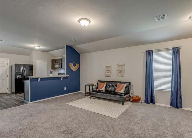 Property at 1608 Chuck Wagon Dr, El Reno, OK 73036, 3 beds, 2 baths