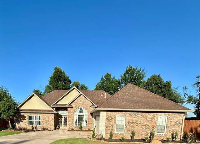 Property at 501 Pool Pl, Shawnee, OK 74801, 3 beds, 2.5 baths