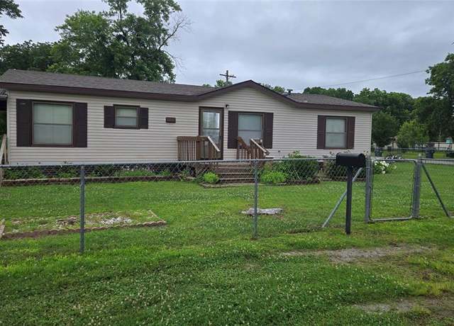 Property at 405 SW 2nd St, Lexington, OK 73051, 3 beds, 2 baths