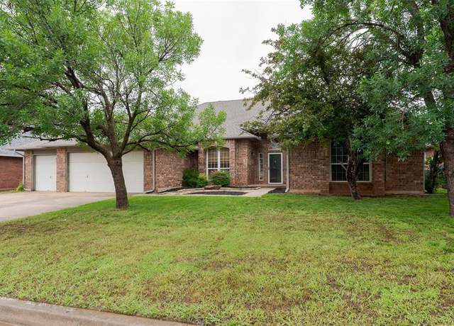 Property at 2613 NW 159th St, Edmond, OK 73013, 4 beds, 2.5 baths