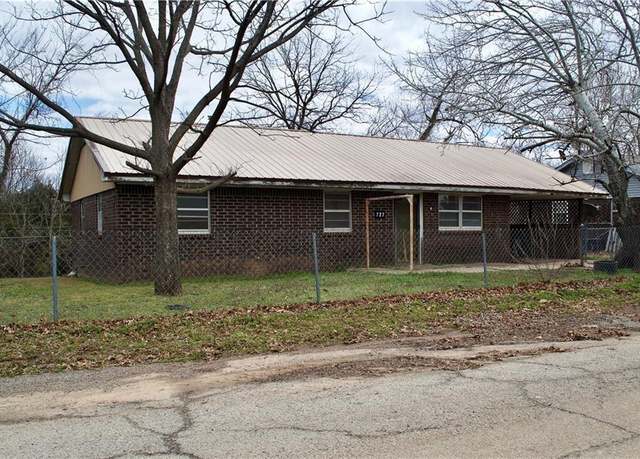 Property at 727 N Park Ave, Stroud, OK 74079, 3 beds, 1.5 baths