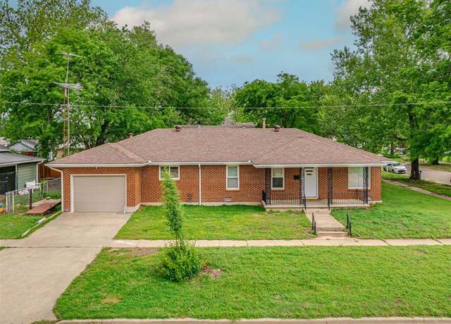 Property at 302 W 10th St, Shawnee, OK 74801, 2 beds, 2 baths