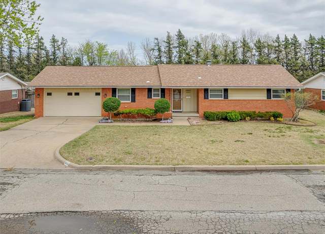 Property at 806 Saralyn Dr, Blackwell, OK 74631, 2 beds, 2 baths