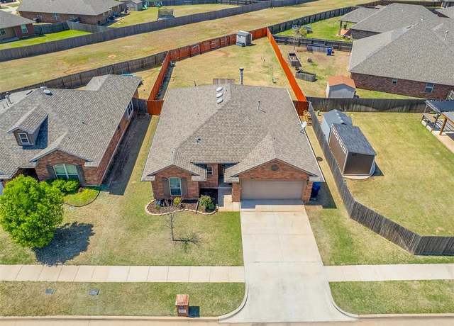 Property at 18229 Camborne Ave, Edmond, OK 73012, 3 beds, 2 baths