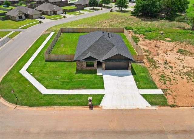 Property at 2110 Valley View Rd, Weatherford, OK 73096, 3 beds, 2 baths