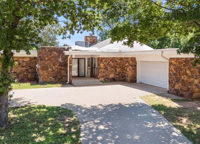 Property at 2104 Brookhaven Dr, Edmond, OK 73034, 3 beds, 2 baths