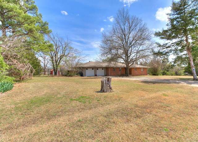 Property at 1828 W Federal St, Shawnee, OK 74804, 2 beds, 2 baths