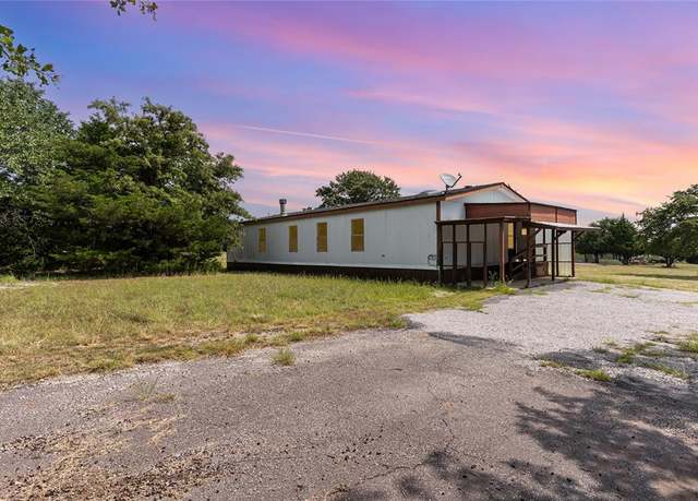Property at 9655 Forest Hills Dr, Harrah, OK 73045, 3 beds, 2 baths