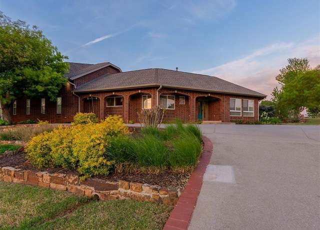 Property at 2105 SE 3rd St, Moore, OK 73160, 5 beds, 4.5 baths