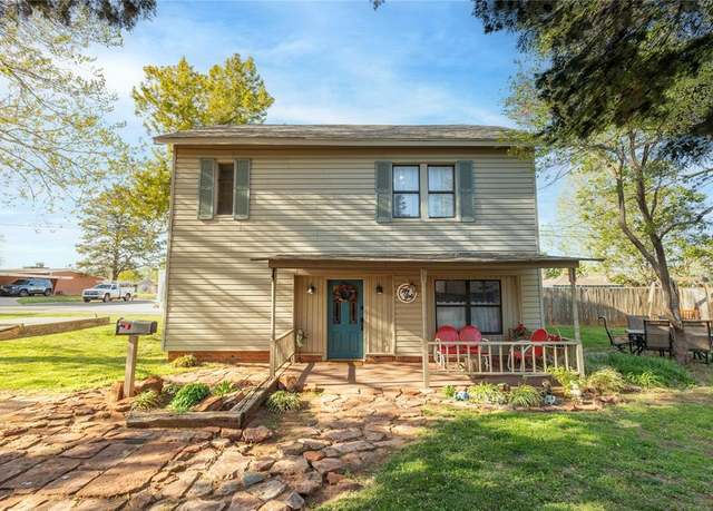 Property at 202 N Beckham Ave, Elk City, OK 73644, 2 beds, 2 baths