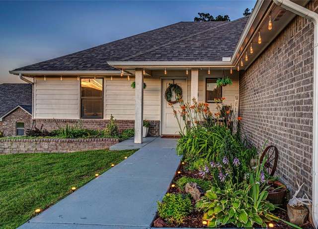 Property at 9570 Country Side Ln, Guthrie, OK 73044, 3 beds, 2.5 baths
