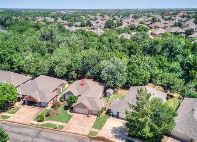 Property at 1801 Del Simmons Dr, Edmond, OK 73003, 3 beds, 2 baths