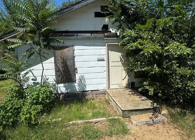 Property at 202 S Dixon Ave, Shawnee, OK 74801, 2 beds, 1 bath